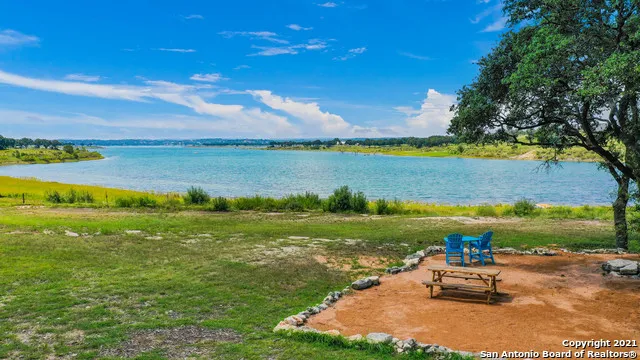 189 SHIMMERING SHORE CT Spring Branch, TX 78070