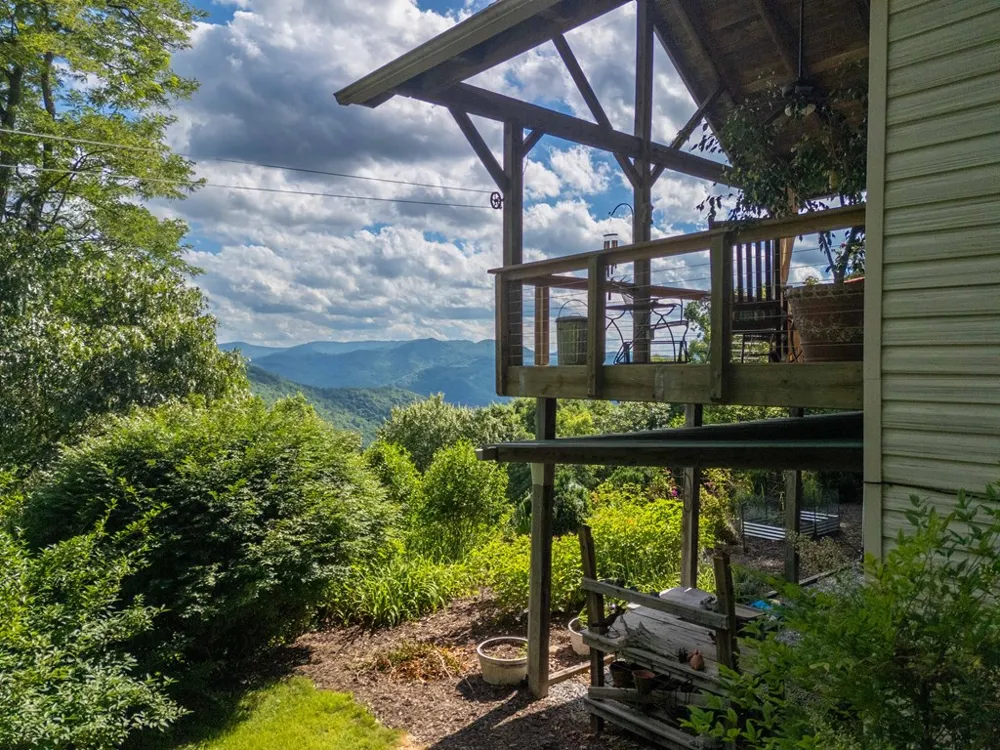 Windy Hill Circle Tuckasegee, NC 28783