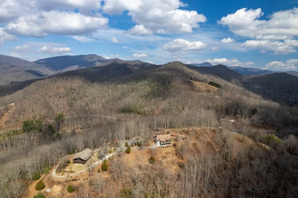 Windy Hill Circle Tuckasegee, NC 28783