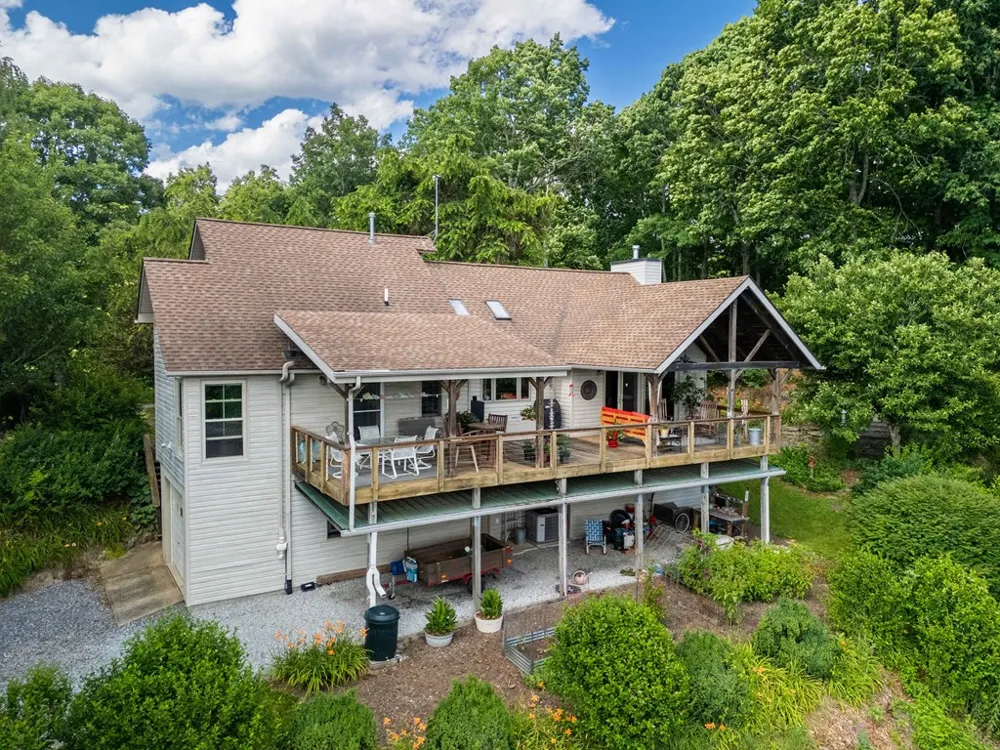 Windy Hill Circle Tuckasegee, NC 28783