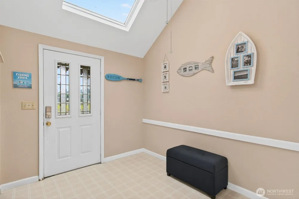 82 E Sunny Sands Road Cathlamet, WA 98612