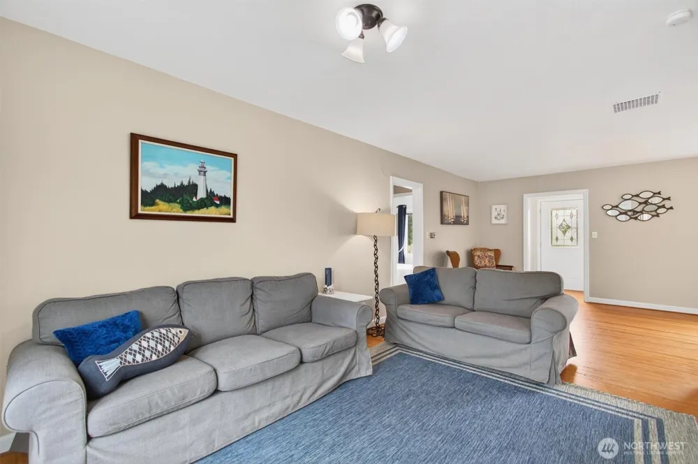82 E Sunny Sands Road Cathlamet, WA 98612