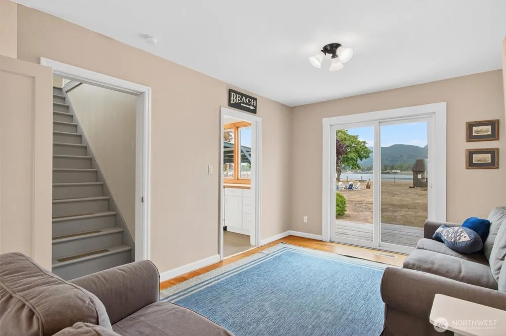 82 E Sunny Sands Road Cathlamet, WA 98612