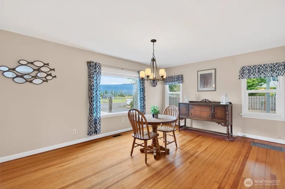 82 E Sunny Sands Road Cathlamet, WA 98612