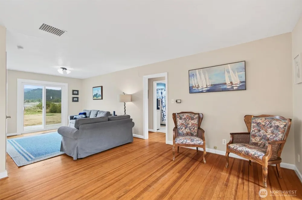 82 E Sunny Sands Road Cathlamet, WA 98612