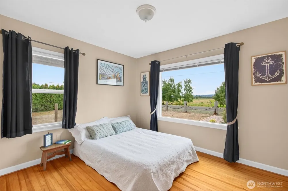 82 E Sunny Sands Road Cathlamet, WA 98612