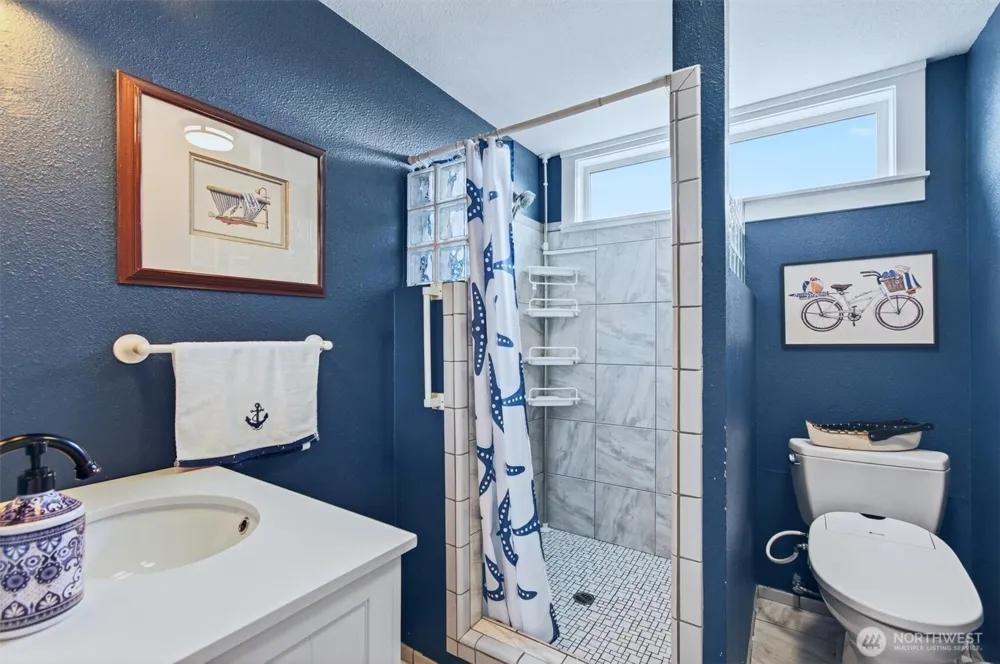 82 E Sunny Sands Road Cathlamet, WA 98612