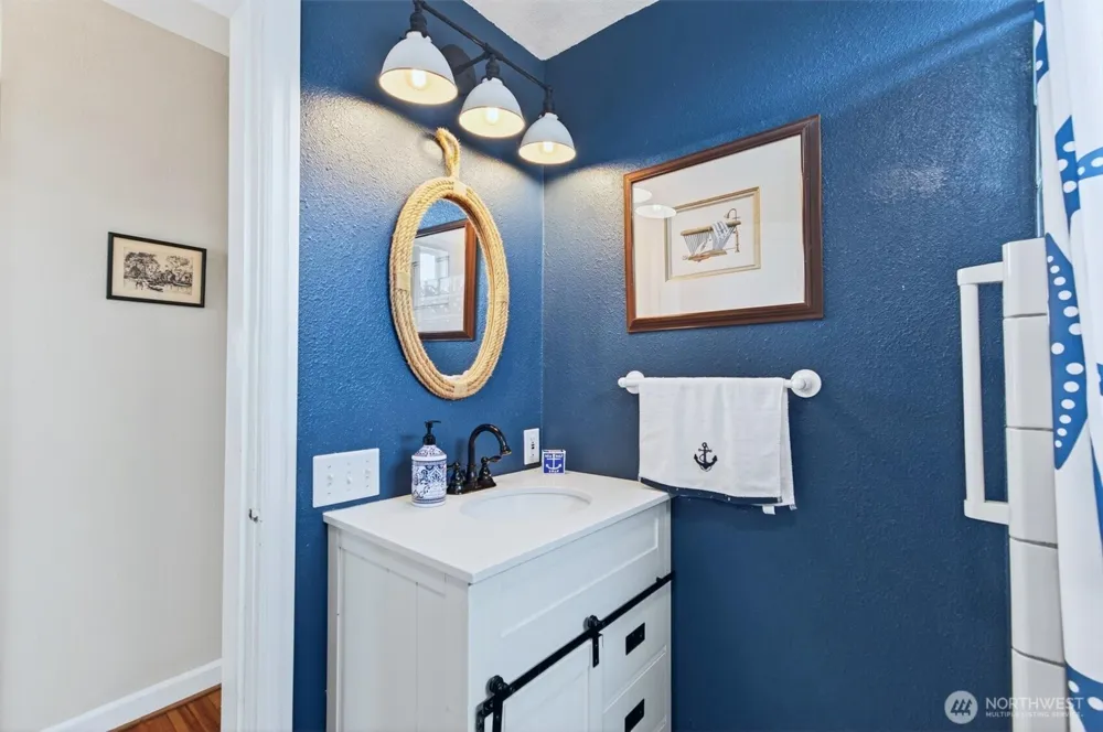 82 E Sunny Sands Road Cathlamet, WA 98612