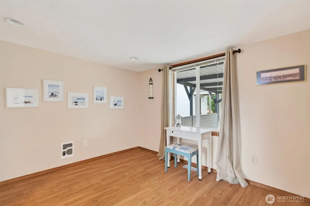 82 E Sunny Sands Road Cathlamet, WA 98612
