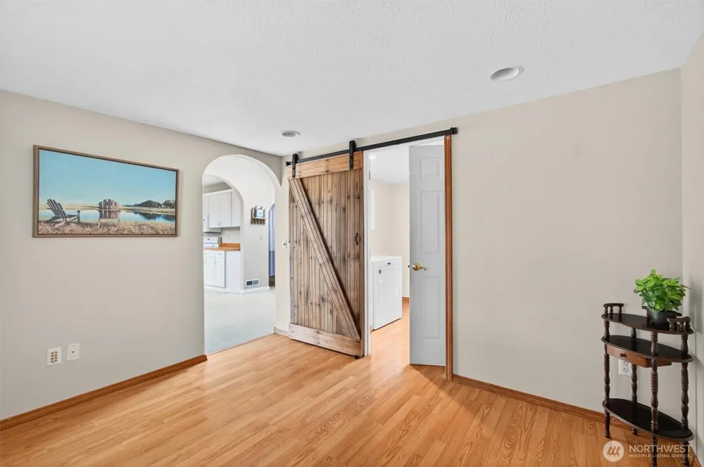 82 E Sunny Sands Road Cathlamet, WA 98612