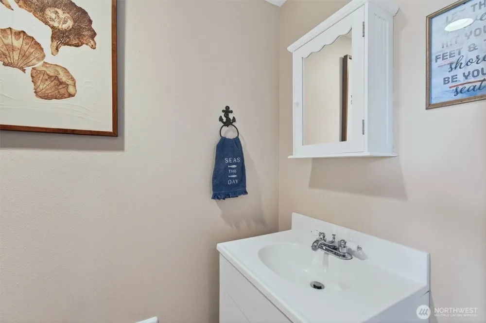 82 E Sunny Sands Road Cathlamet, WA 98612