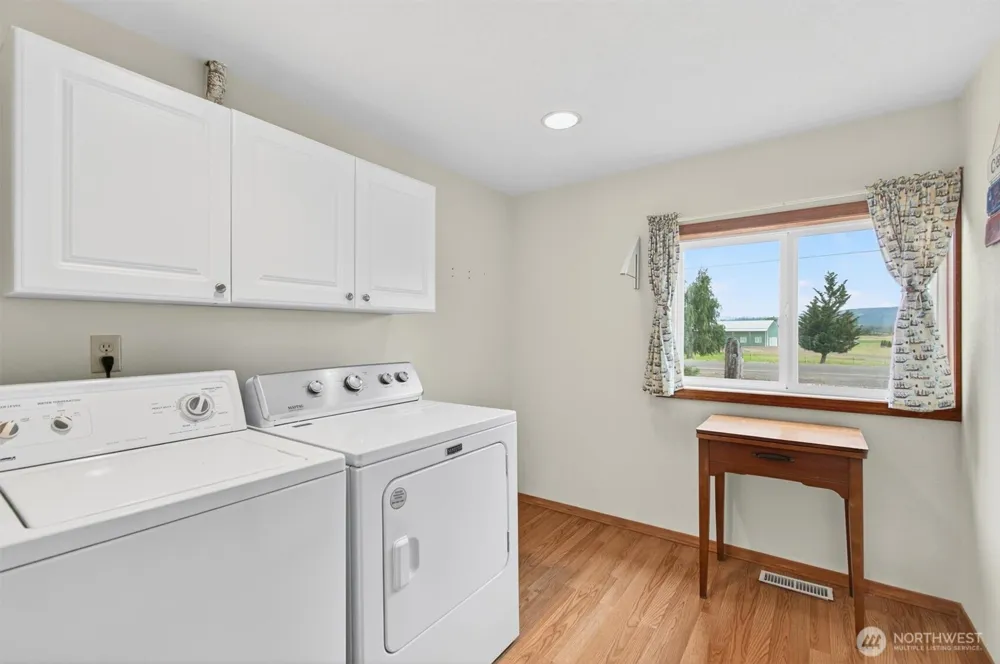 82 E Sunny Sands Road Cathlamet, WA 98612