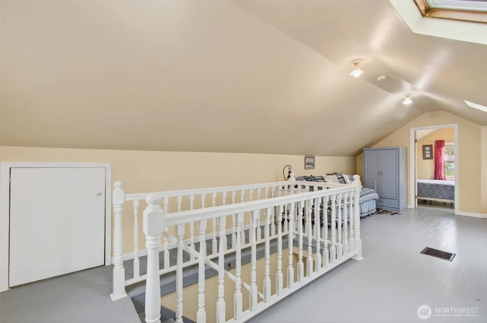 82 E Sunny Sands Road Cathlamet, WA 98612