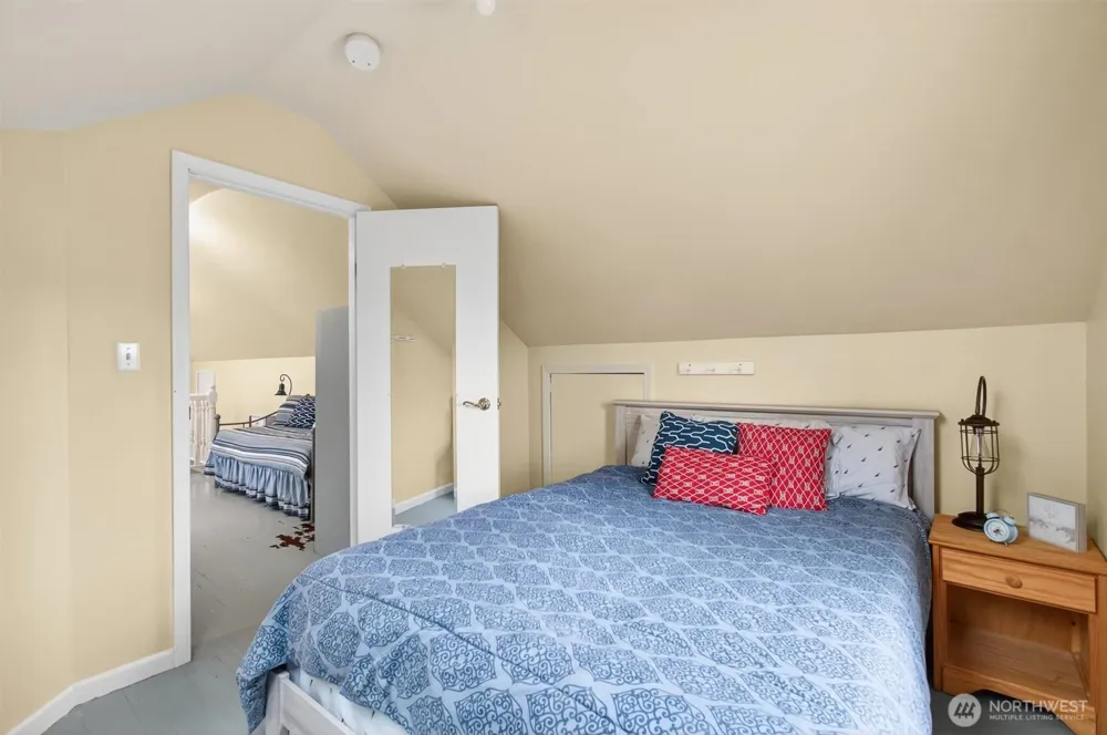 82 E Sunny Sands Road Cathlamet, WA 98612