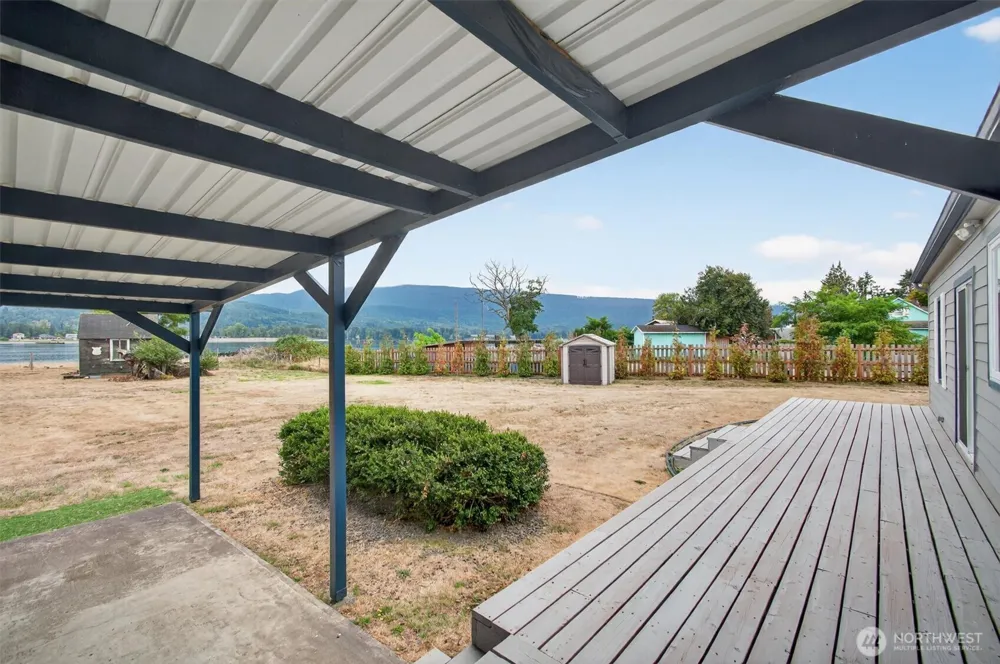 82 E Sunny Sands Road Cathlamet, WA 98612