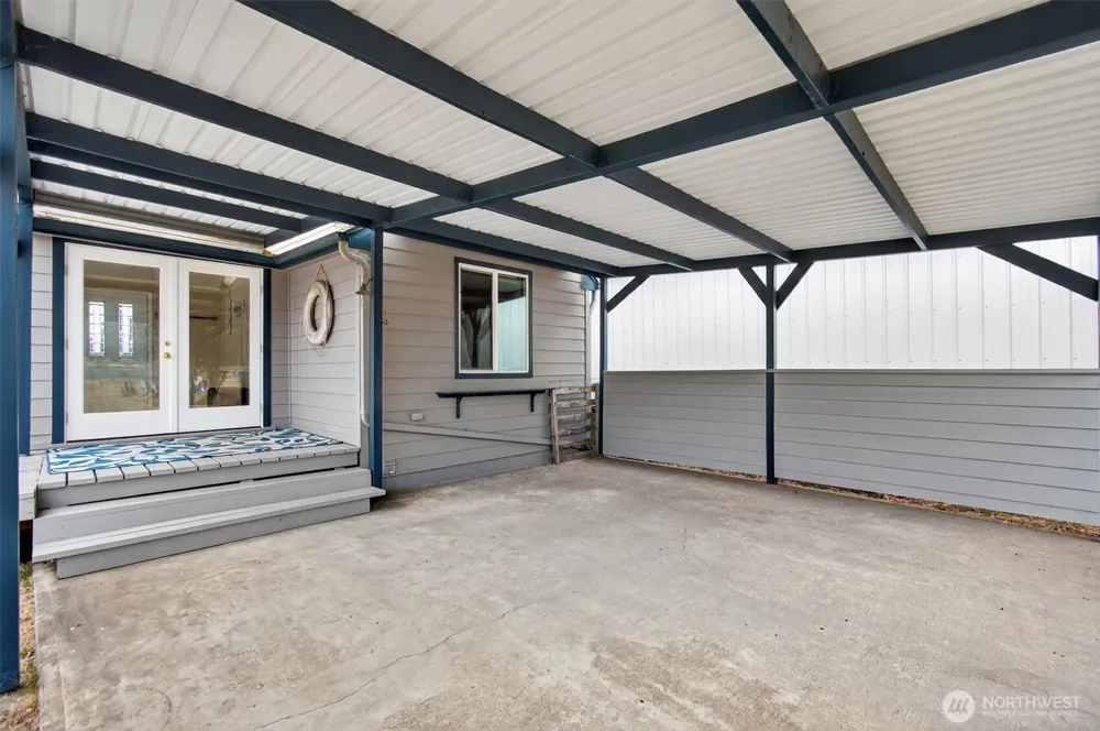 82 E Sunny Sands Road Cathlamet, WA 98612