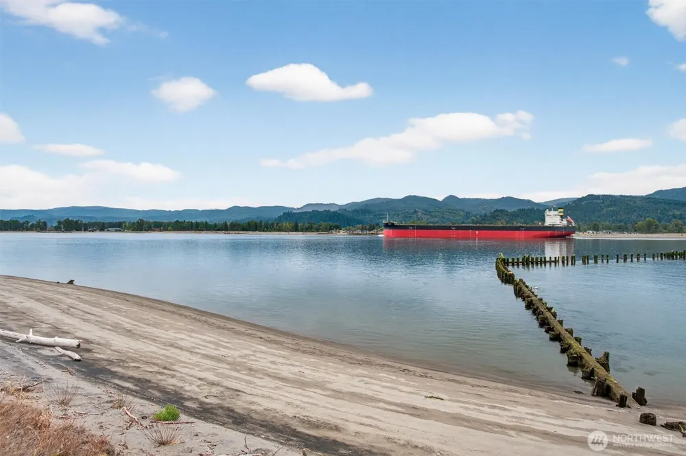 82 E Sunny Sands Road Cathlamet, WA 98612