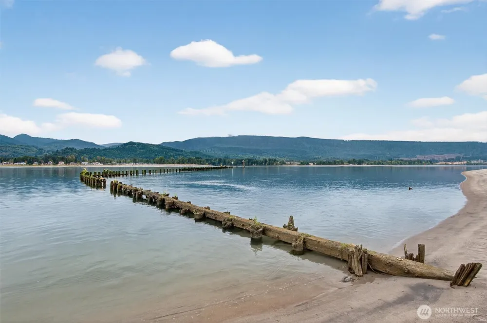 82 E Sunny Sands Road Cathlamet, WA 98612