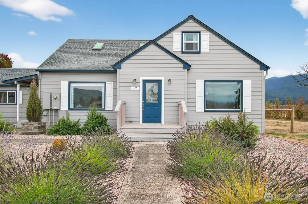 82 E Sunny Sands Road Cathlamet, WA 98612