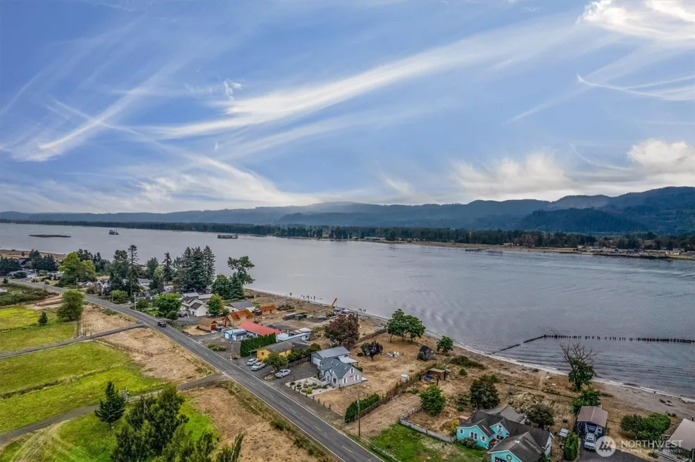82 E Sunny Sands Road Cathlamet, WA 98612