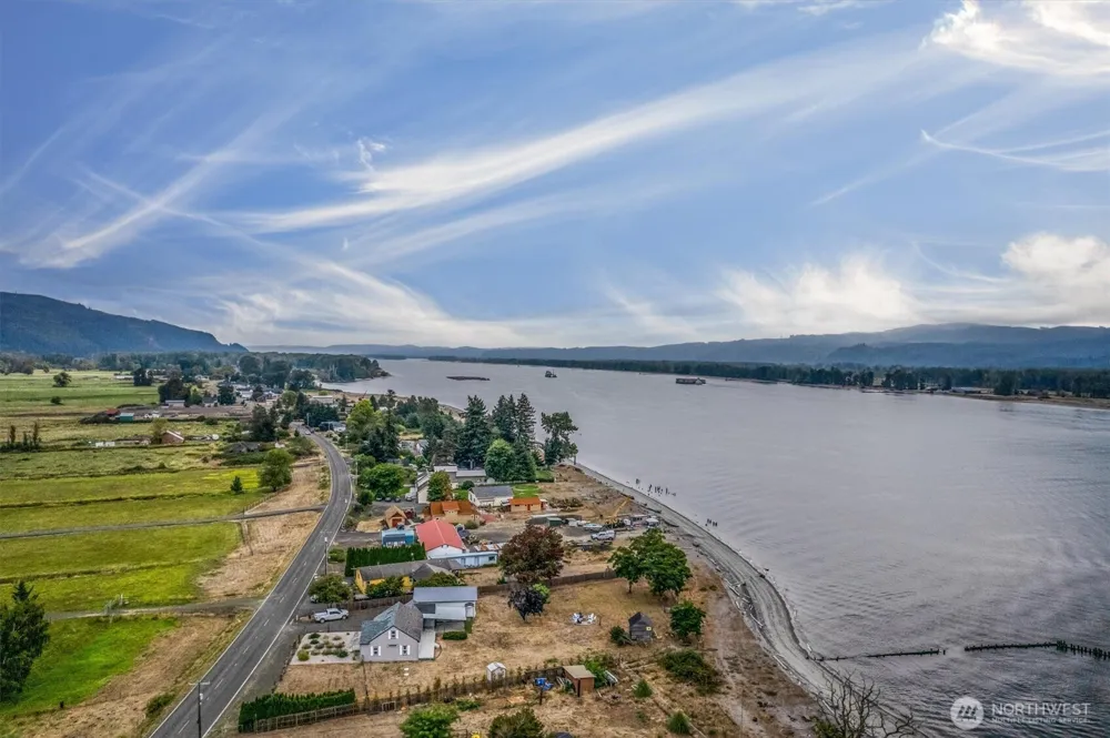 82 E Sunny Sands Road Cathlamet, WA 98612