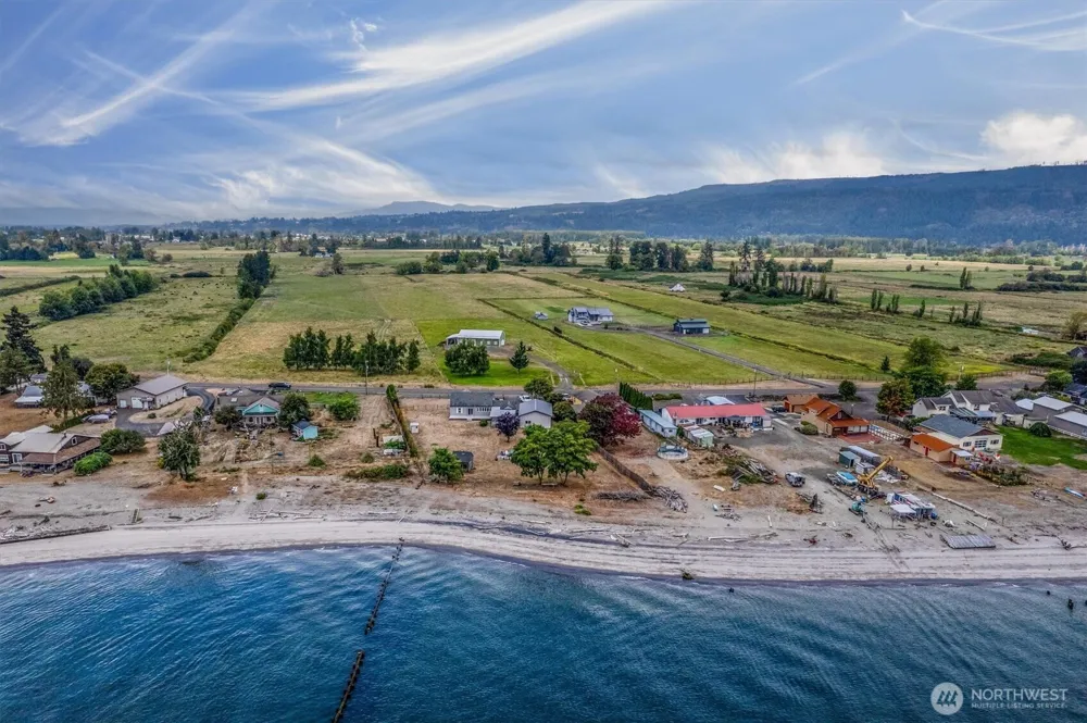 82 E Sunny Sands Road Cathlamet, WA 98612