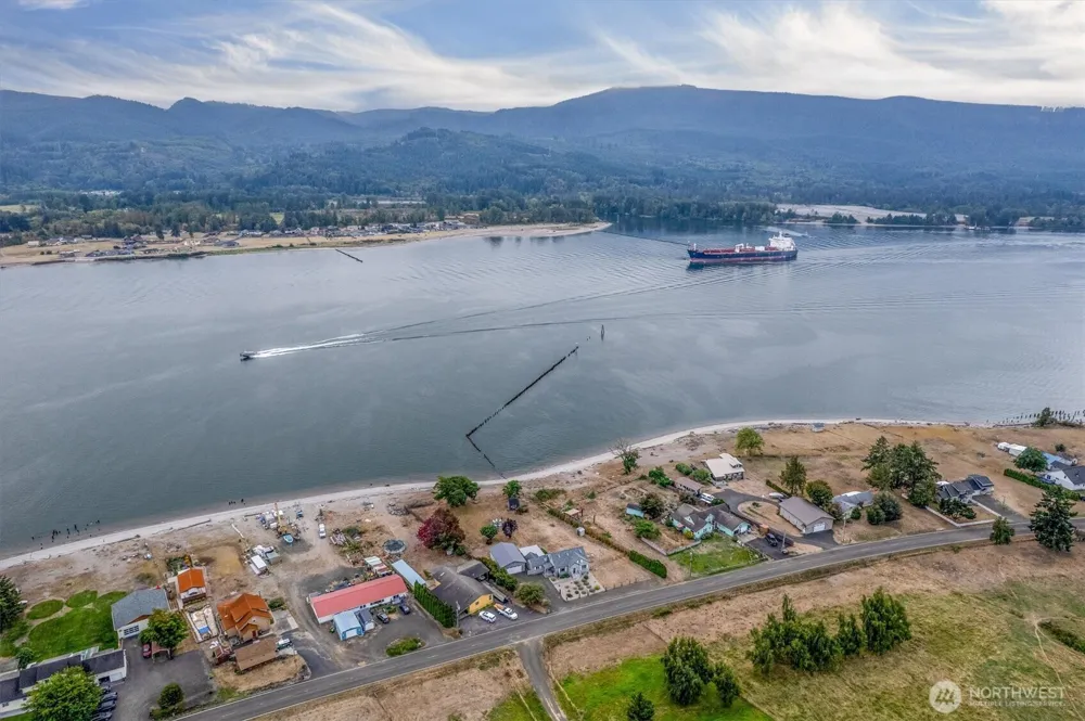 82 E Sunny Sands Road Cathlamet, WA 98612