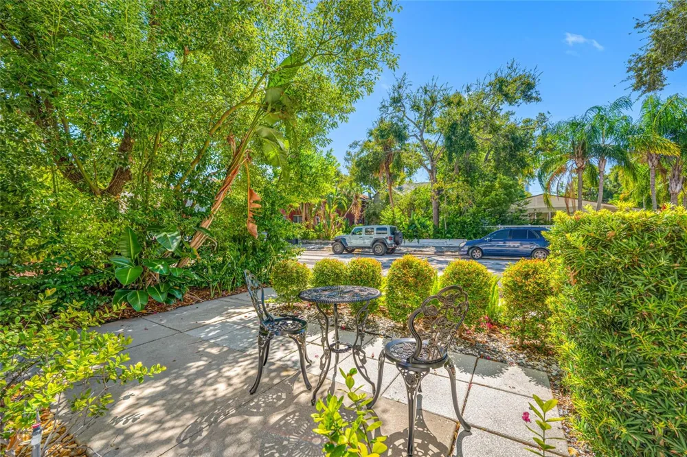 237 7TH AVENUE #2 St Petersburg, FL 33701