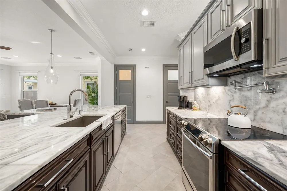 237 7TH AVENUE #2 St Petersburg, FL 33701