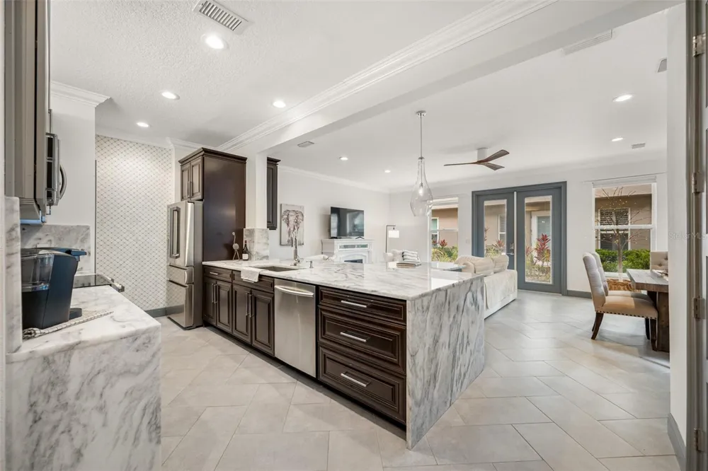 237 7TH AVENUE #2 St Petersburg, FL 33701