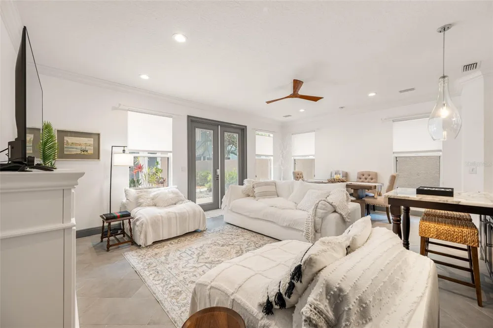 237 7TH AVENUE #2 St Petersburg, FL 33701