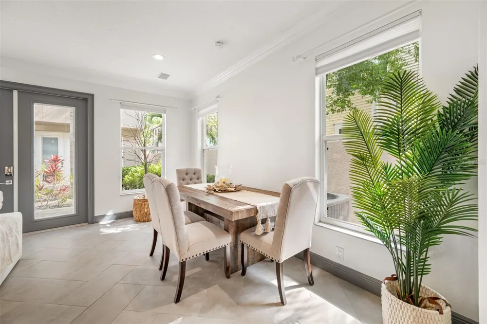 237 7TH AVENUE #2 St Petersburg, FL 33701