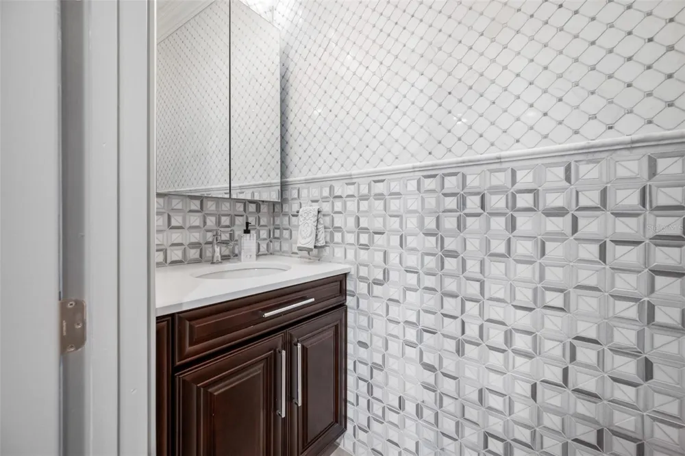 237 7TH AVENUE #2 St Petersburg, FL 33701