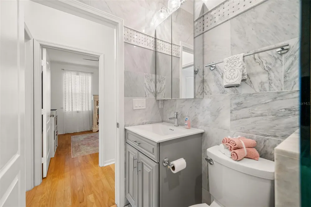 237 7TH AVENUE #2 St Petersburg, FL 33701