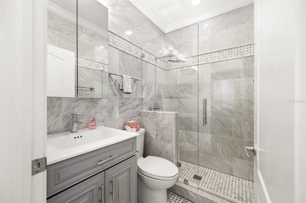 237 7TH AVENUE #2 St Petersburg, FL 33701