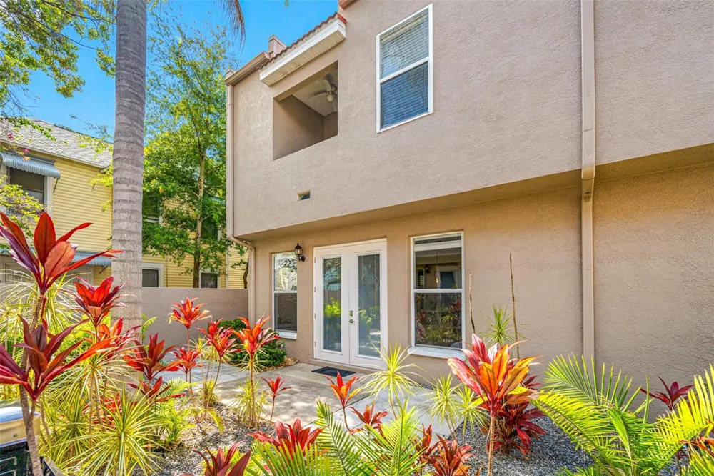 237 7TH AVENUE #2 St Petersburg, FL 33701