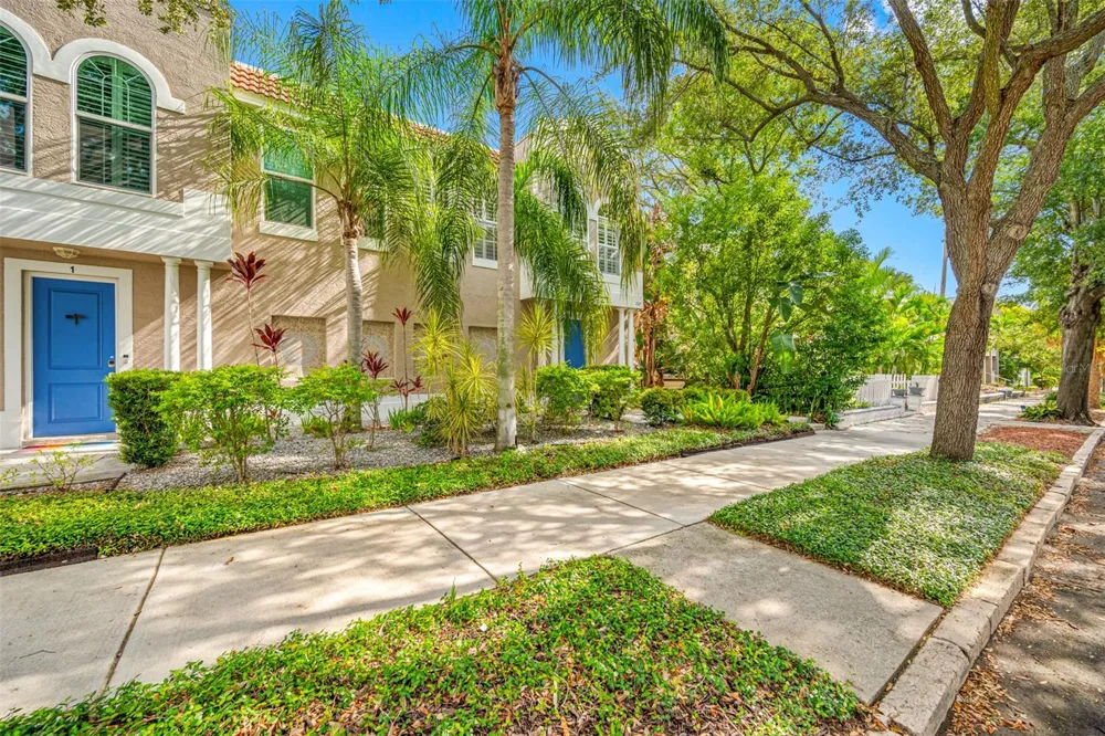 237 7TH AVENUE #2 St Petersburg, FL 33701