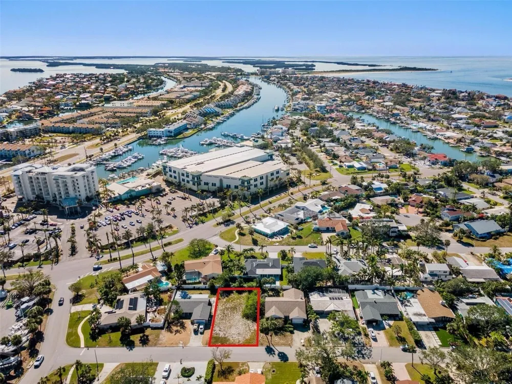 164 2ND STREET W St Petersburg, FL 33715
