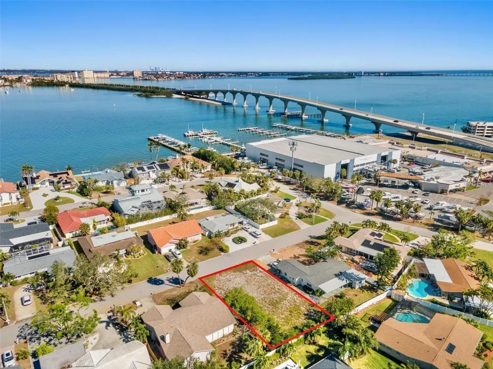 164 2ND STREET W St Petersburg, FL 33715