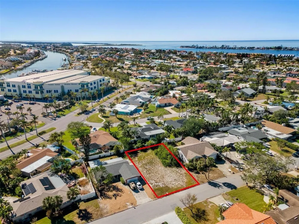 164 2ND STREET W St Petersburg, FL 33715