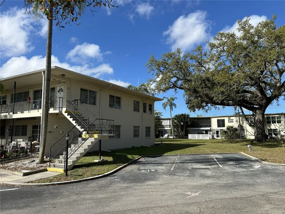 4154 57TH STREET #274 Kenneth City, FL 33709