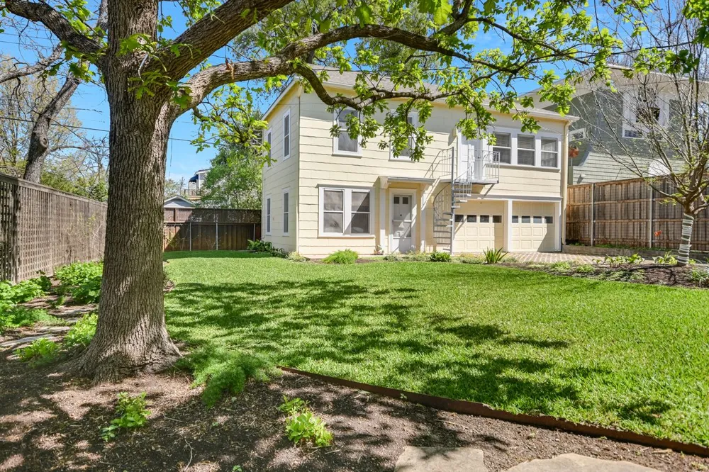 204 W 32nd Street Austin, TX 78705