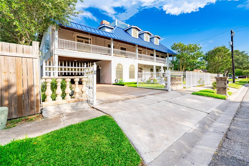 121 Glenmore Street Corpus Christi, TX 78412