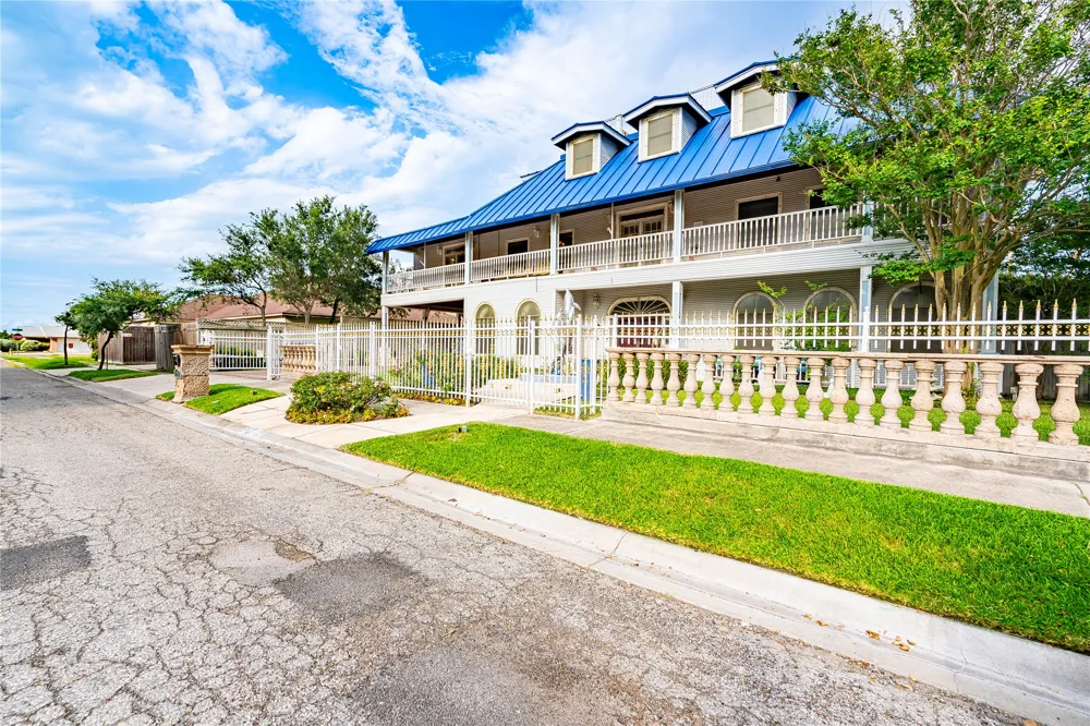 121 Glenmore Street Corpus Christi, TX 78412