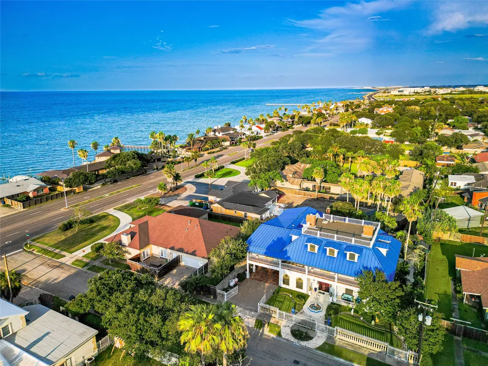 121 Glenmore Street Corpus Christi, TX 78412