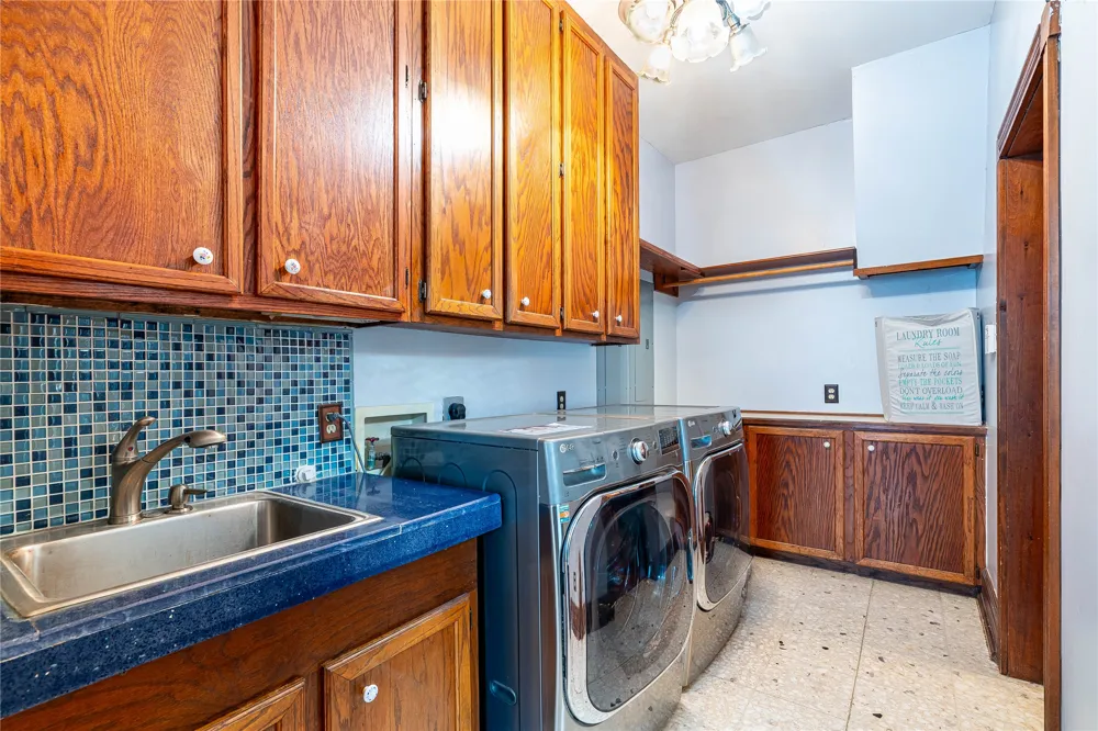 121 Glenmore Street Corpus Christi, TX 78412