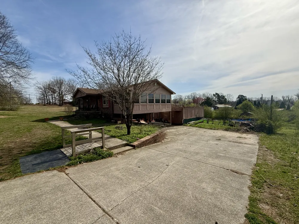 555 Eastside Dr White Bluff, TN 37187