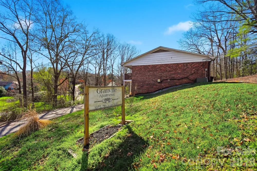 1075 7th Avenue NW Hickory, NC 28601