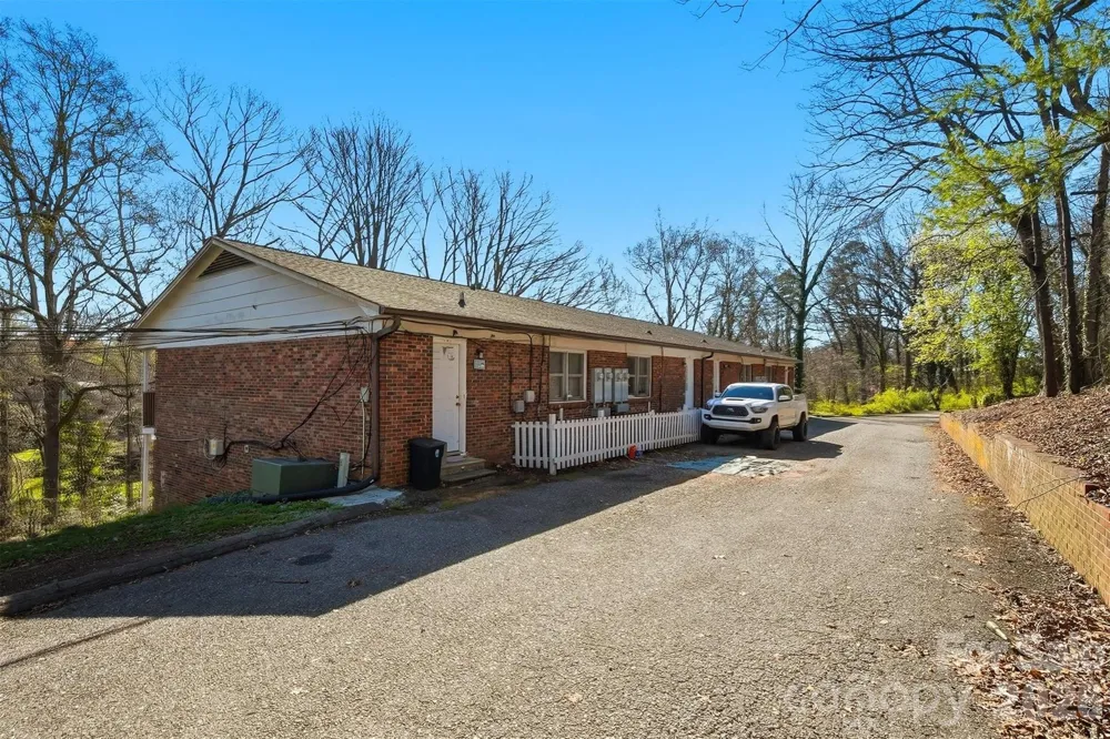 1075 7th Avenue NW Hickory, NC 28601