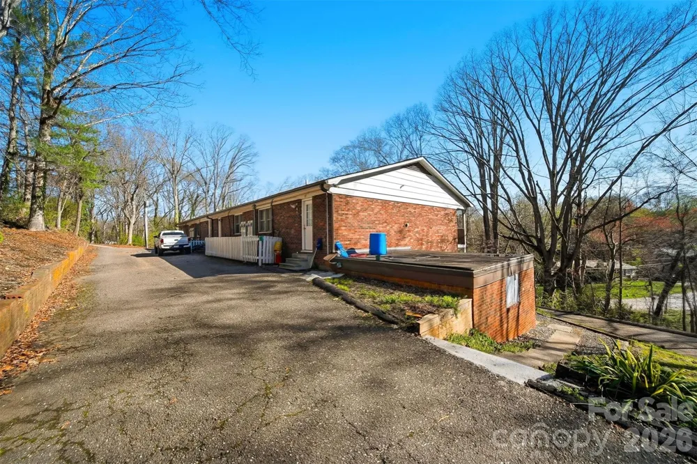 1075 7th Avenue NW Hickory, NC 28601